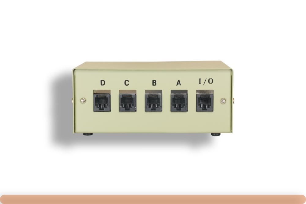 40r2-01604_1.jpg 4-Way RJ45 Manual Data Switch - Image 1